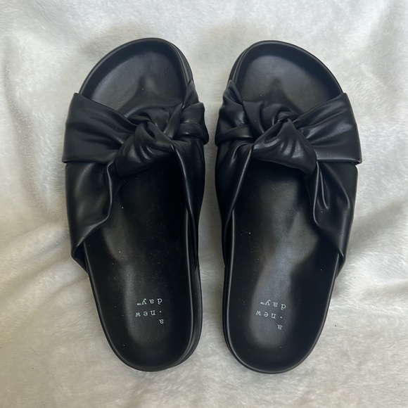 Black Sandals - Picture 2 of 4